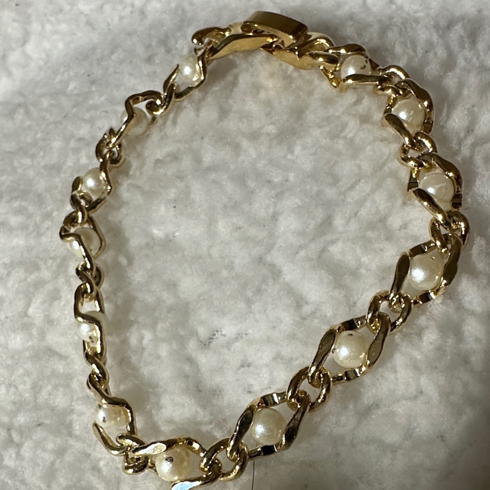 Vintage Gold toned chain link Pearl Bracelet - Picture 2 of 15